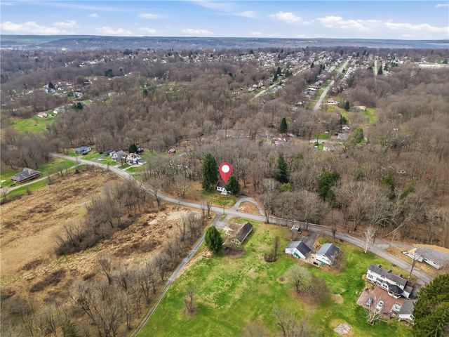 2411 Graceland Rd, Neshannock Twp, PA 16105