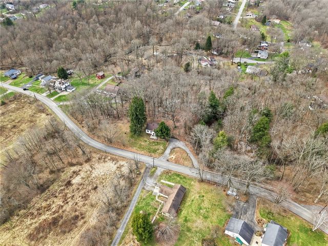 2411 Graceland Rd, Neshannock Twp, PA 16105