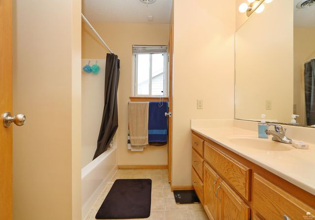 409 Brookhaven Drive, Manhattan, KS 66502