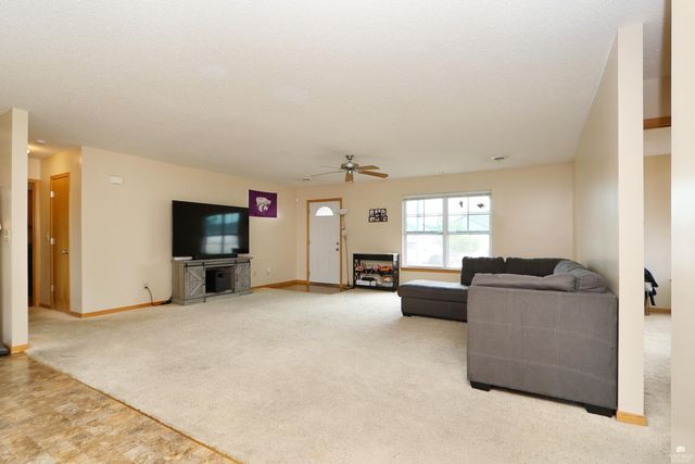 409 Brookhaven Drive, Manhattan, KS 66502
