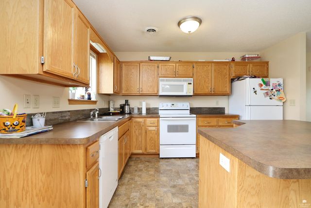 409 Brookhaven Drive, Manhattan, KS 66502
