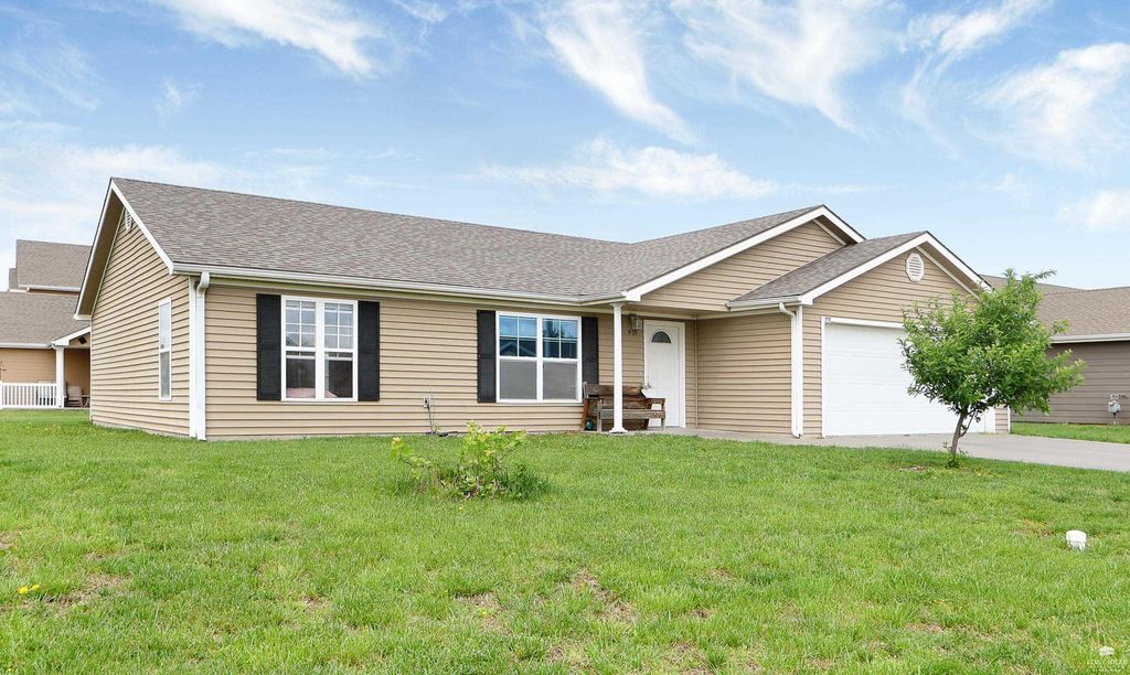409 Brookhaven Drive, Manhattan, KS 66502