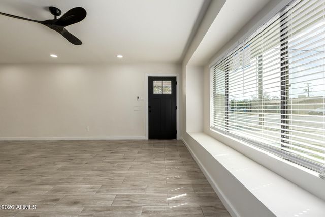 3700 W KEIM Drive, Phoenix, AZ 85019