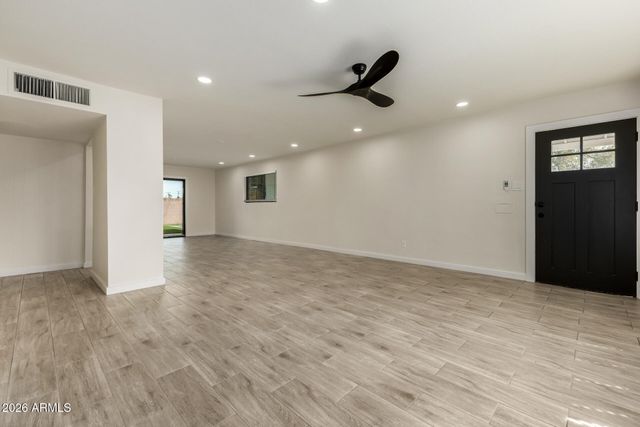 3700 W KEIM Drive, Phoenix, AZ 85019