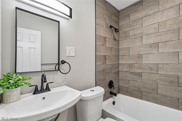 1562 Denison Avenue NW, Warren, OH 44485