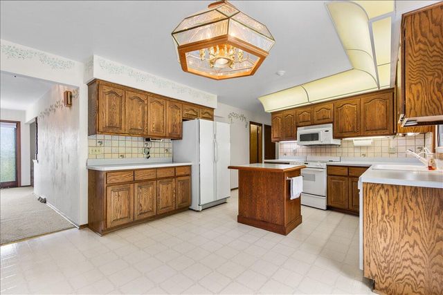 3455 Birnamwood DRIVE, Slinger, WI 53086