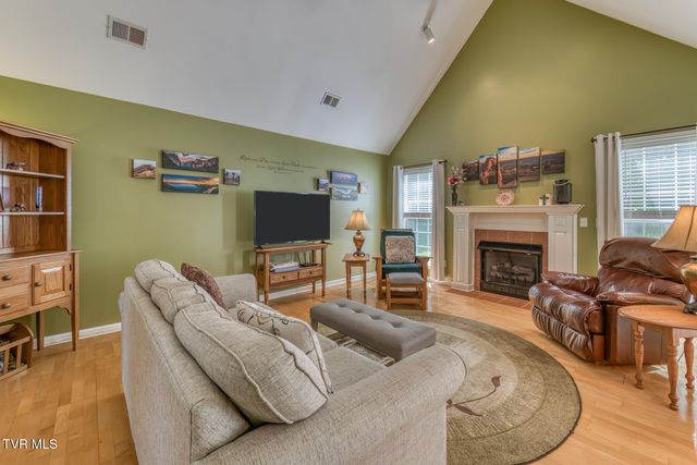 620 Glen Oaks Place, Johnson City, TN 37615