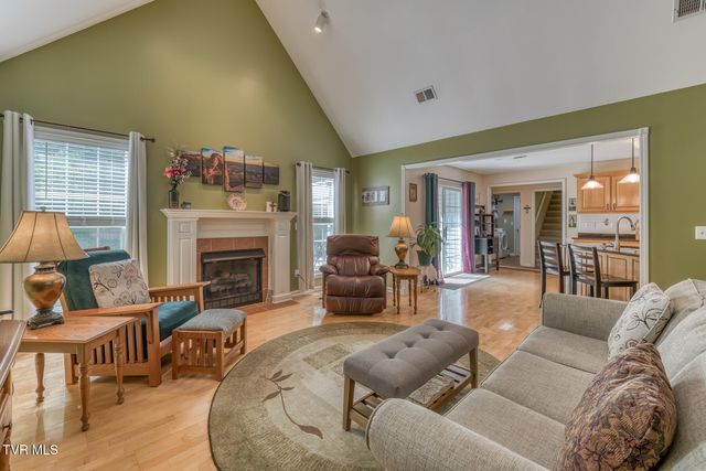 620 Glen Oaks Place, Johnson City, TN 37615