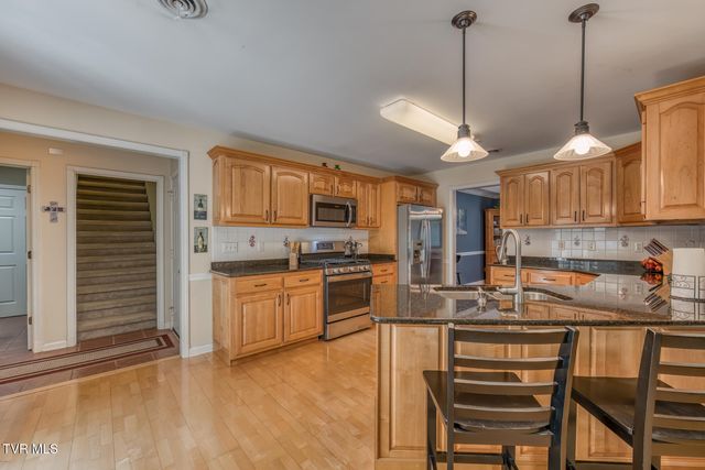 620 Glen Oaks Place, Johnson City, TN 37615