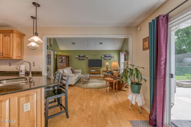 620 Glen Oaks Place, Johnson City, TN 37615