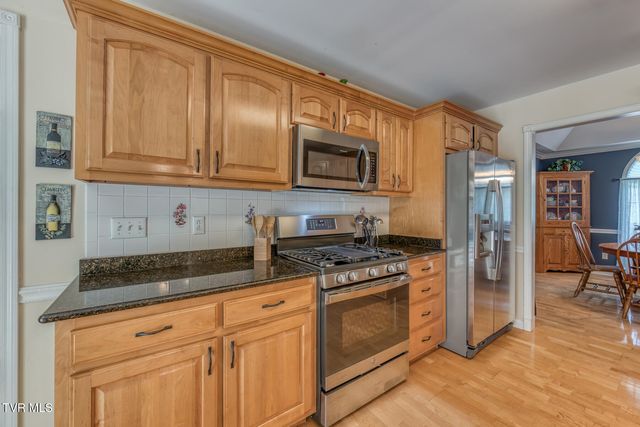 620 Glen Oaks Place, Johnson City, TN 37615