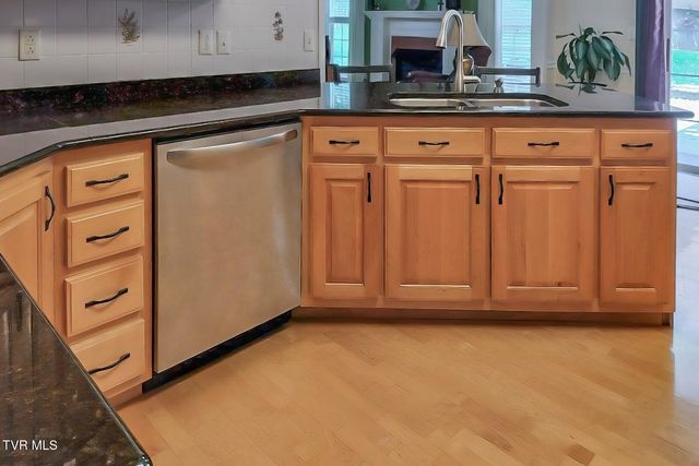 620 Glen Oaks Place, Johnson City, TN 37615