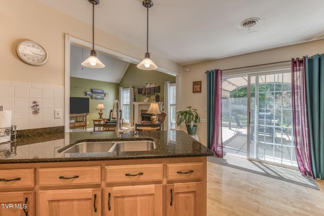 620 Glen Oaks Place, Johnson City, TN 37615