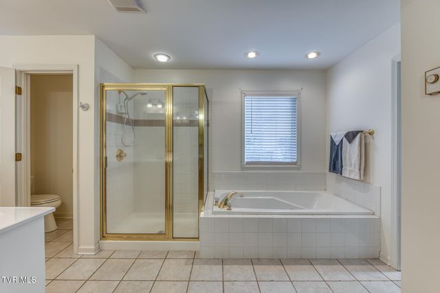 620 Glen Oaks Place, Johnson City, TN 37615