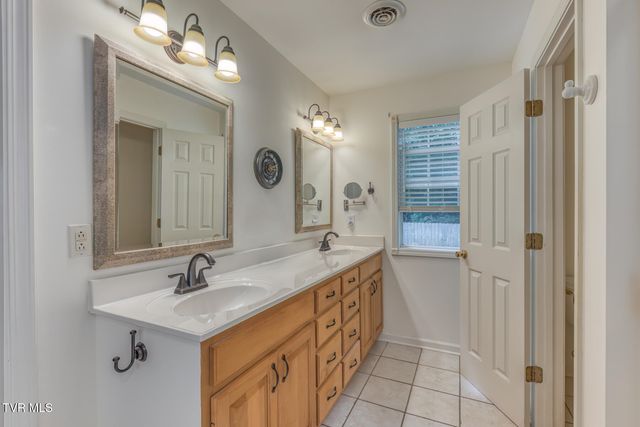 620 Glen Oaks Place, Johnson City, TN 37615