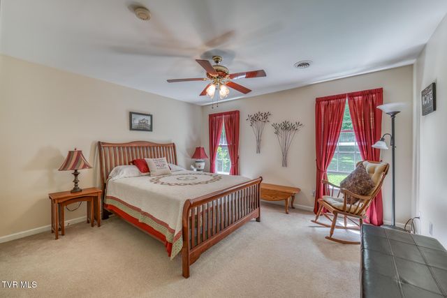 620 Glen Oaks Place, Johnson City, TN 37615