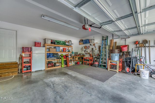 620 Glen Oaks Place, Johnson City, TN 37615