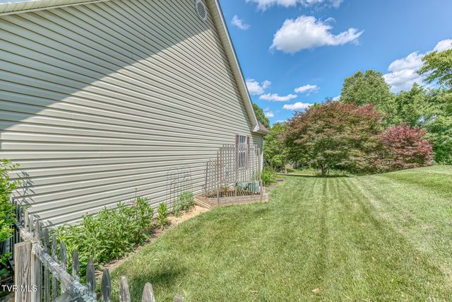 620 Glen Oaks Place, Johnson City, TN 37615
