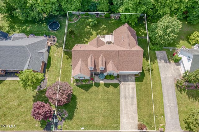620 Glen Oaks Place, Johnson City, TN 37615