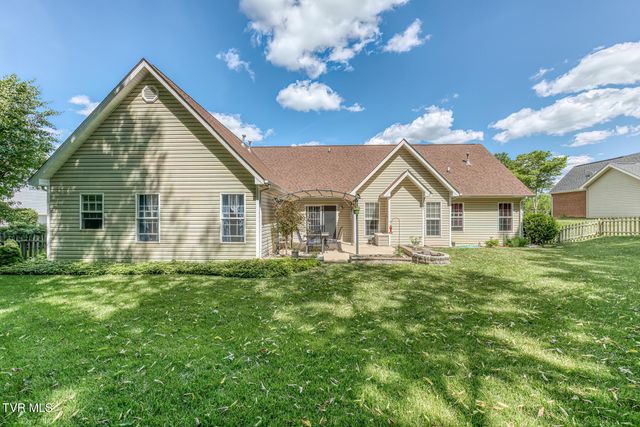 620 Glen Oaks Place, Johnson City, TN 37615