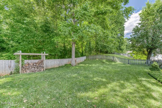 620 Glen Oaks Place, Johnson City, TN 37615