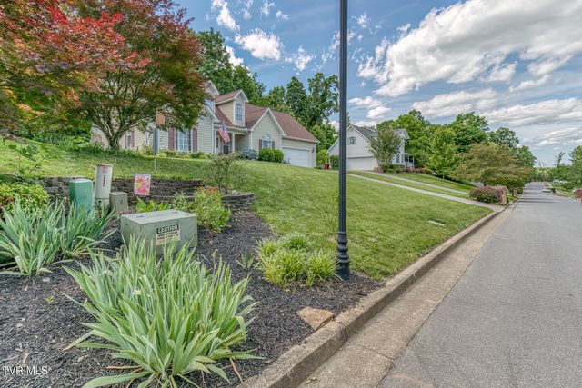 620 Glen Oaks Place, Johnson City, TN 37615