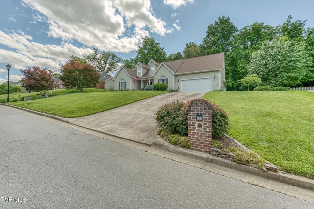 620 Glen Oaks Place, Johnson City, TN 37615