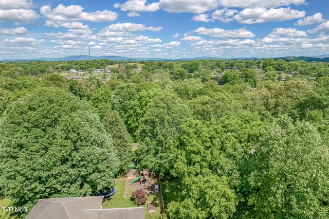 620 Glen Oaks Place, Johnson City, TN 37615
