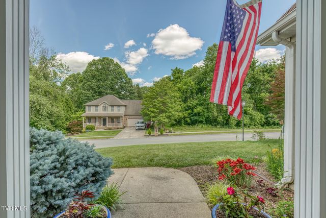 620 Glen Oaks Place, Johnson City, TN 37615