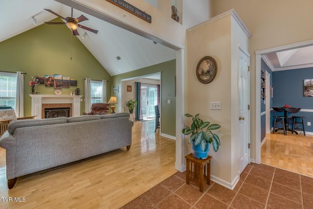 620 Glen Oaks Place, Johnson City, TN 37615