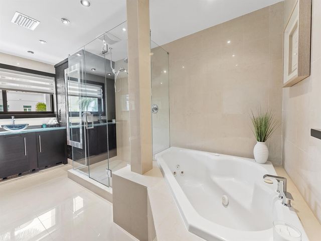 76 Isle Of Venice Drive G, Fort Lauderdale, FL 33301