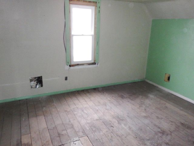 2413 14th AVENUE, South Milwaukee, WI 53172