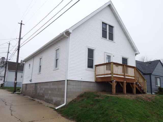 2413 14th AVENUE, South Milwaukee, WI 53172