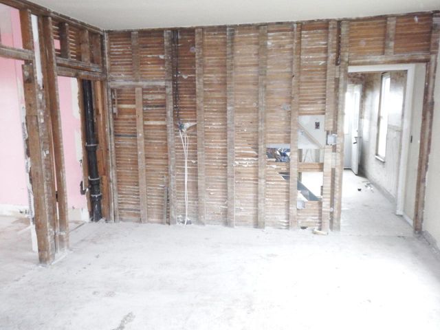 2413 14th AVENUE, South Milwaukee, WI 53172