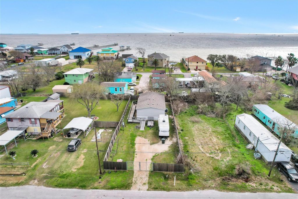 725 5th Street, Dickinson, TX 77539