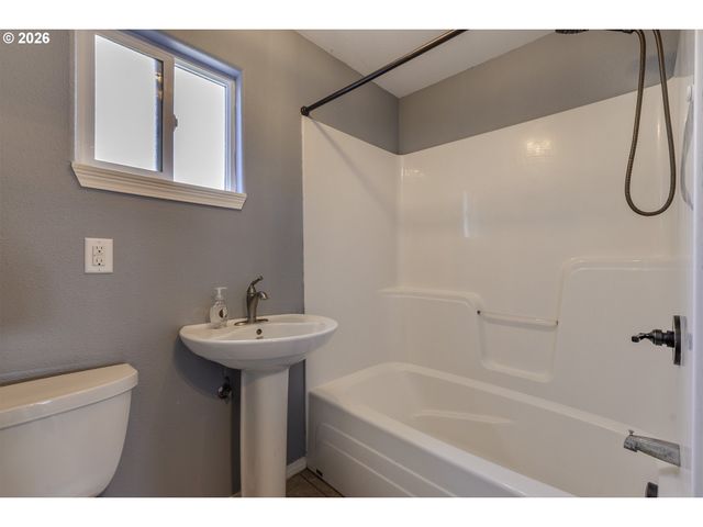12120 Sw TONQUIN Rd, Sherwood, OR 97140