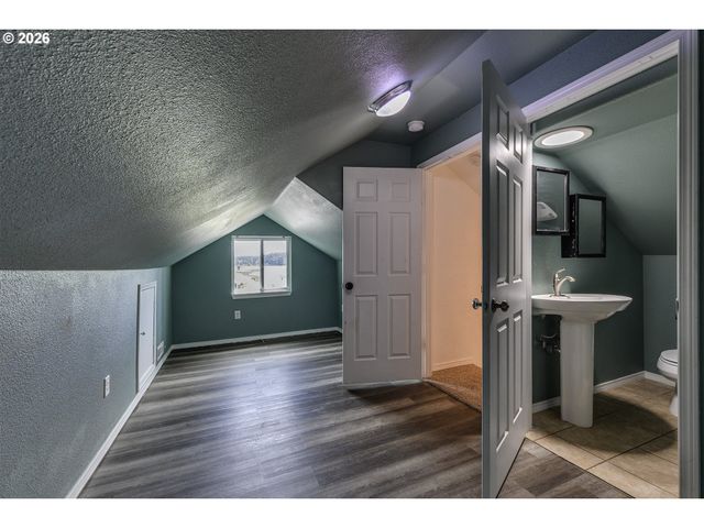 12120 Sw TONQUIN Rd, Sherwood, OR 97140