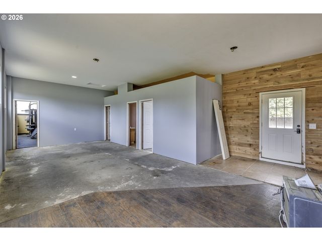 12120 Sw TONQUIN Rd, Sherwood, OR 97140