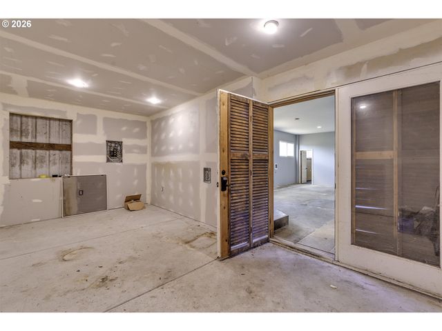 12120 Sw TONQUIN Rd, Sherwood, OR 97140