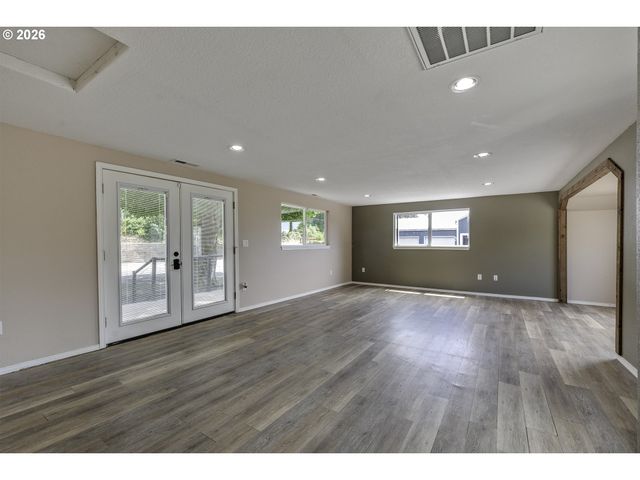 12120 Sw TONQUIN Rd, Sherwood, OR 97140