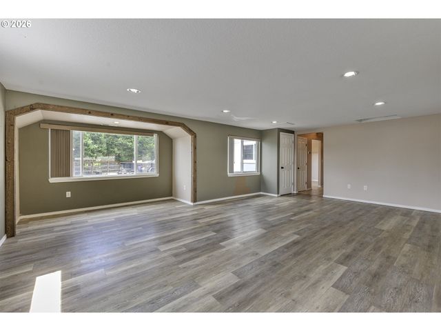 12120 Sw TONQUIN Rd, Sherwood, OR 97140