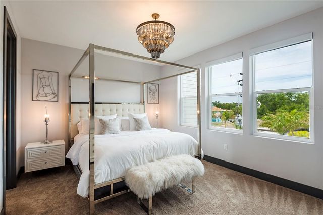 33 29TH STREET N, St Petersburg, FL 33713