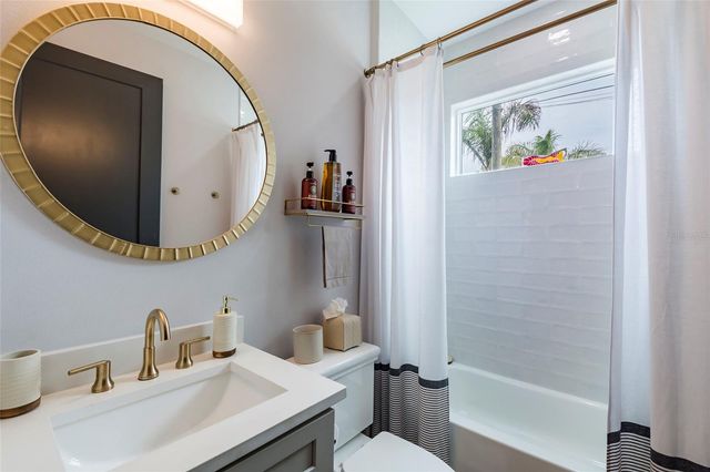 33 29TH STREET N, St Petersburg, FL 33713
