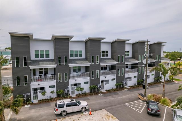 33 29TH STREET N, St Petersburg, FL 33713