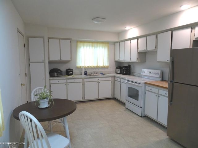 11027 Dill Court, Sterling Heights, MI 48312