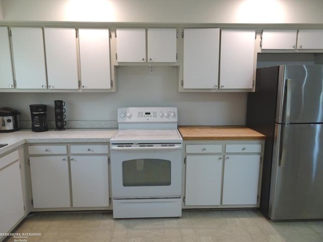 11027 Dill Court, Sterling Heights, MI 48312