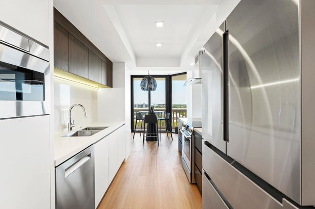 2000 ISLAND Boulevard 903, Aventura, FL 33160