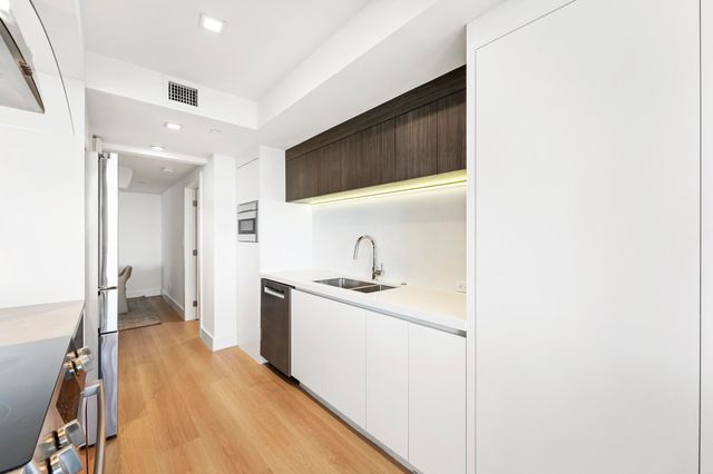 2000 ISLAND Boulevard 903, Aventura, FL 33160
