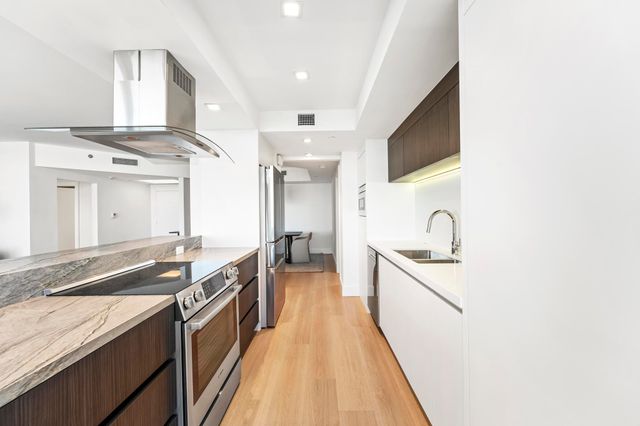 2000 ISLAND Boulevard 903, Aventura, FL 33160