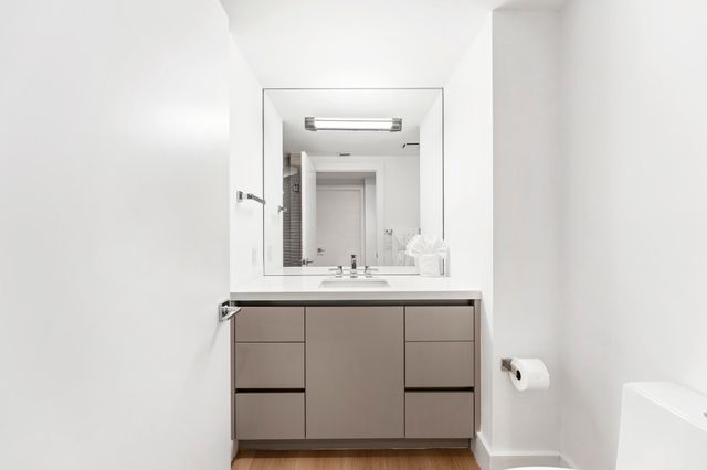 2000 ISLAND Boulevard 903, Aventura, FL 33160